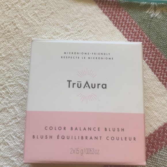 TRUAURA BEAUTY Blush  CORAL COLOR BALANCE BLUSH - Picture 3 of 5